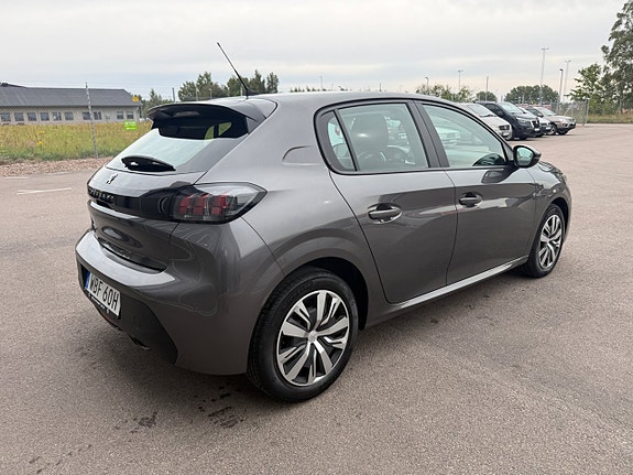Peugeot 208 3 of 11