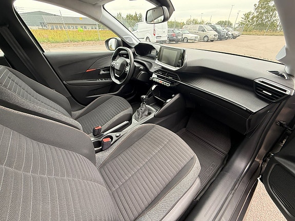 Peugeot 208 8 of 11