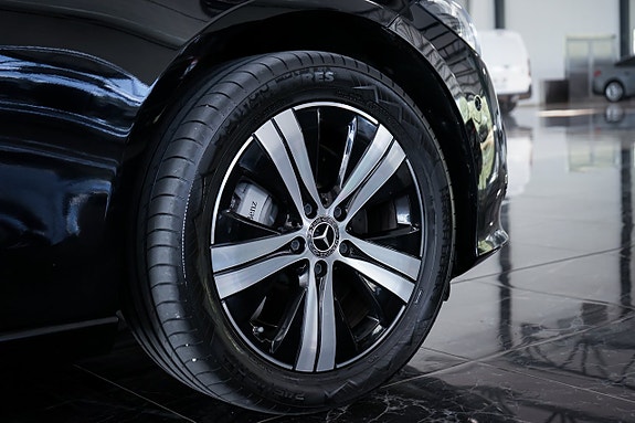 Mercedes-Benz C300 25 of 27