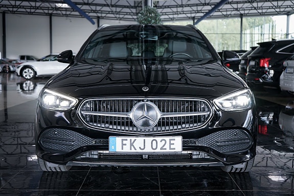 Mercedes-Benz C300 2 of 27