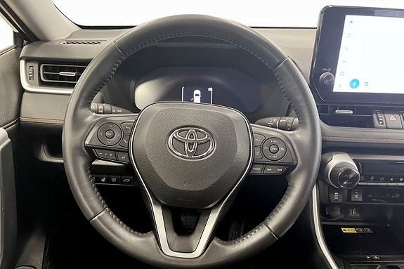Toyota RAV4 7 of 11