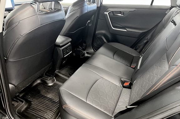 Toyota RAV4 8 of 11