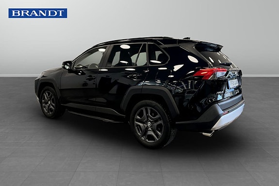 Toyota RAV4 2 of 11