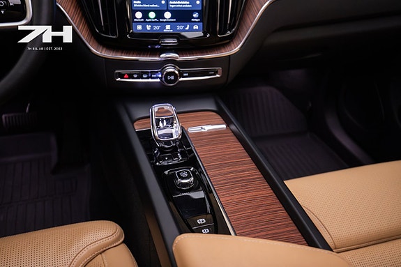 Volvo XC60 13 of 23