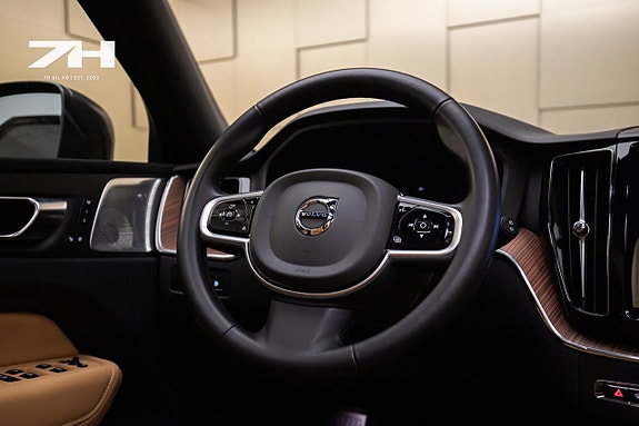 Volvo XC60 11 of 23