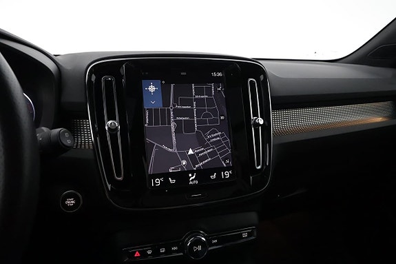 Volvo XC40 12 of 16