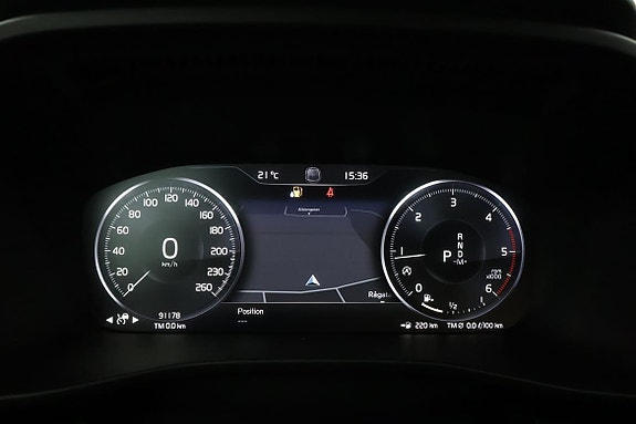 Volvo XC40 11 of 16