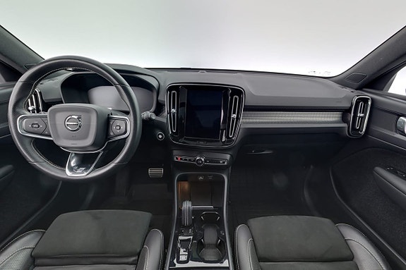 Volvo XC40 7 of 16