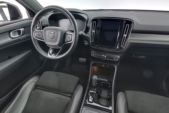 Volvo XC40 8 of 16