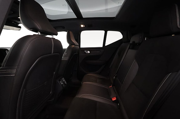 Volvo XC40 10 of 16