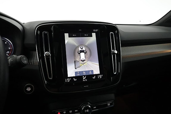 Volvo XC40 13 of 16