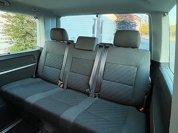 Volkswagen Multivan 14 of 22