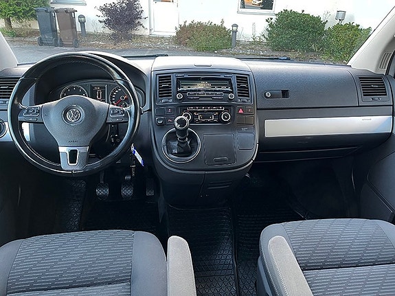 Volkswagen Multivan 12 of 22