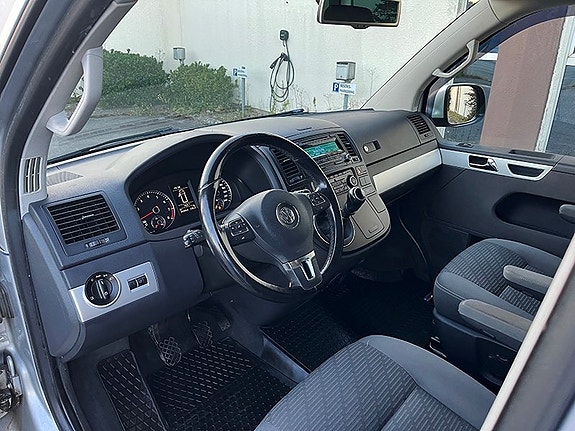 Volkswagen Multivan 11 of 22