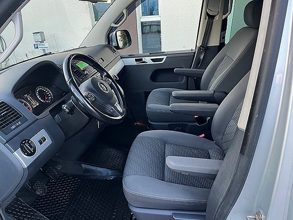 Volkswagen Multivan 9 of 22