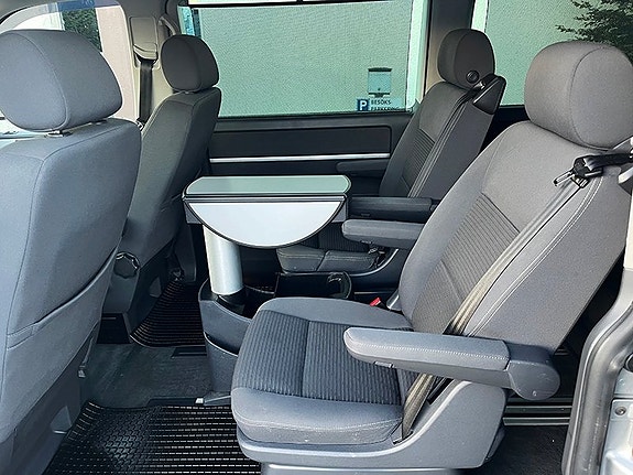 Volkswagen Multivan 13 of 22