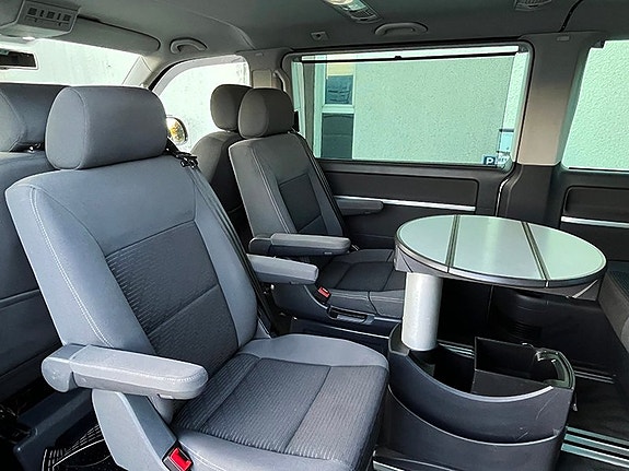 Volkswagen Multivan 16 of 22
