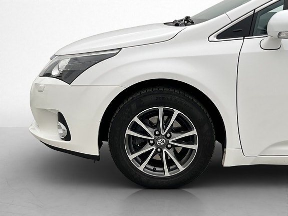 Toyota Avensis 26 of 29