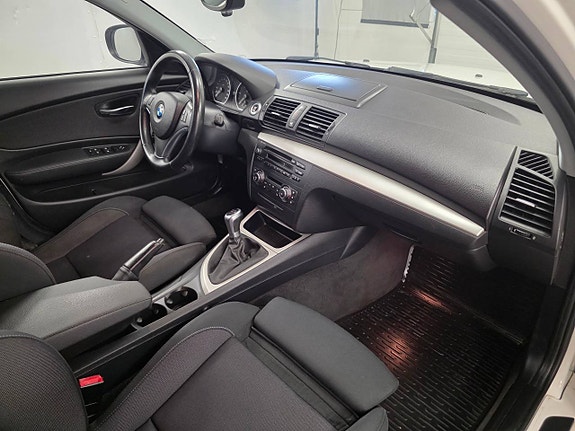 BMW 118d 4 of 7