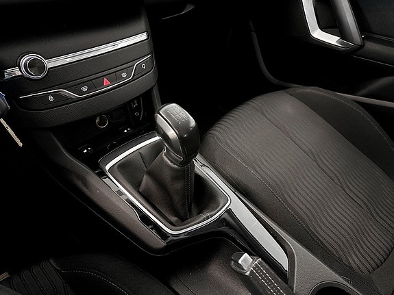 Peugeot 308 12 of 17