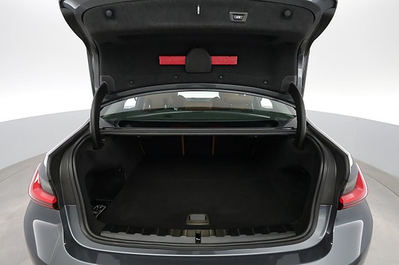 BMW 330e 25 of 27