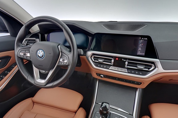 BMW 330e 15 of 27