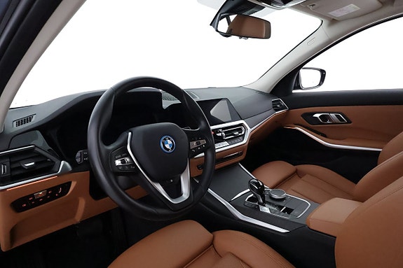 BMW 330e 11 of 27