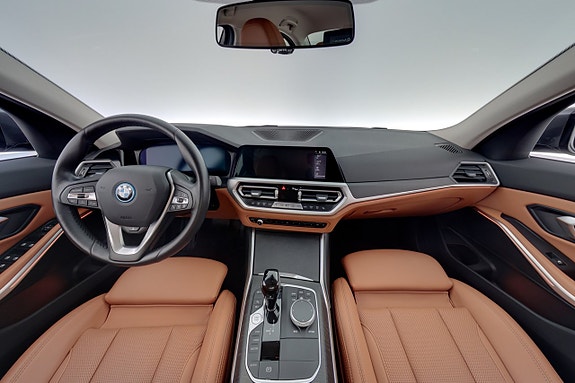 BMW 330e 13 of 27