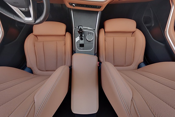 BMW 330e 14 of 27