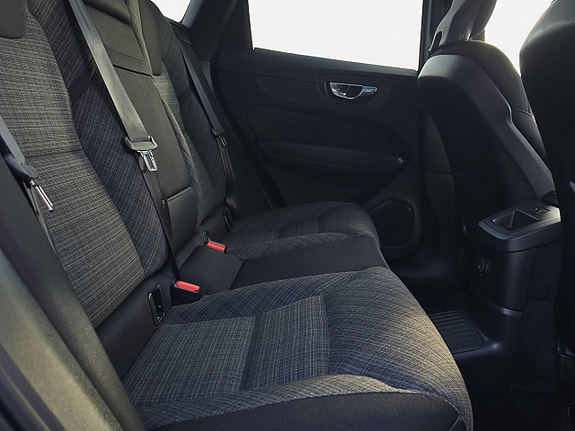 Volvo XC60 15 of 19