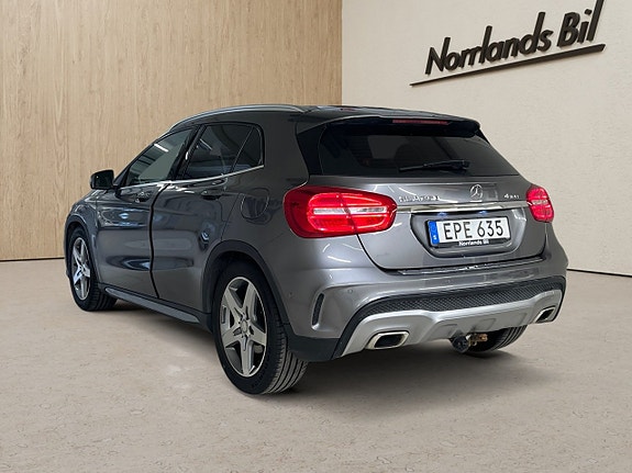 Mercedes-Benz GLA250 2 of 7