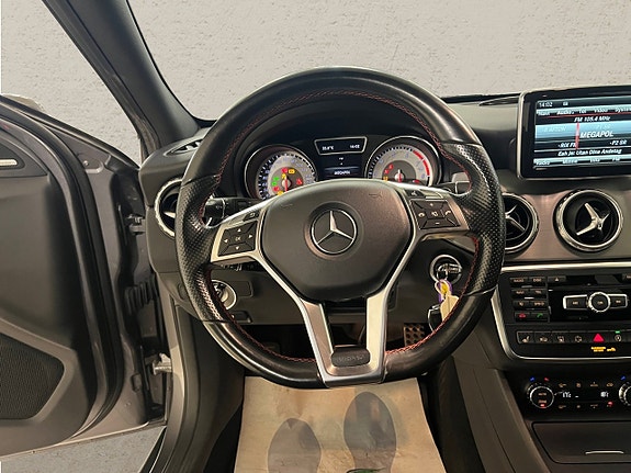 Mercedes-Benz GLA250 5 of 7