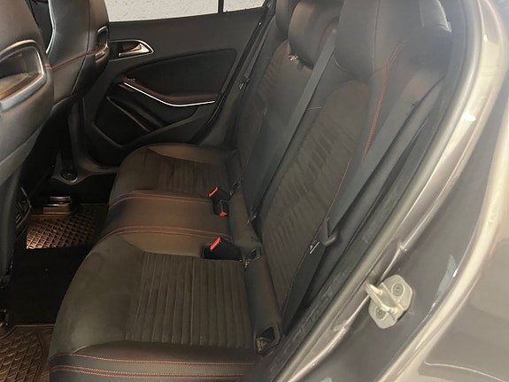 Mercedes-Benz GLA250 6 of 7