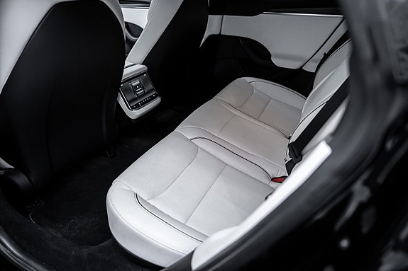 Tesla Model S 22 of 27