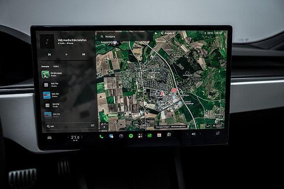 Tesla Model S 16 of 27