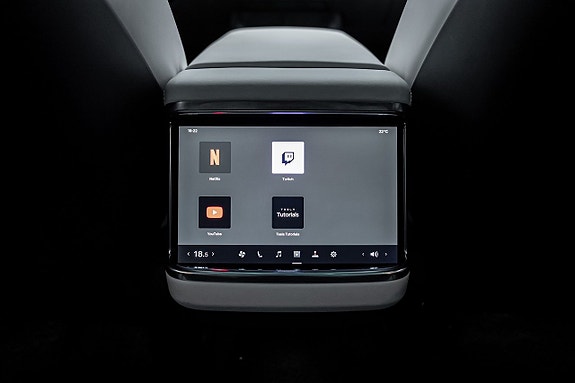 Tesla Model S 24 of 27