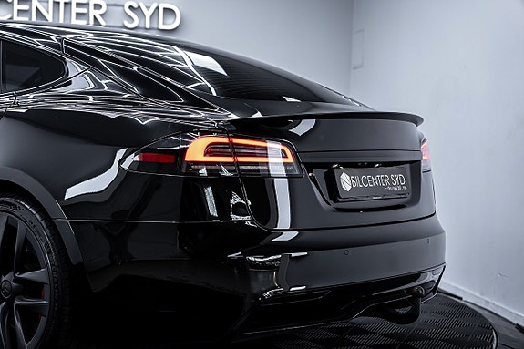 Tesla Model S 11 of 27