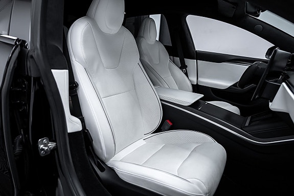 Tesla Model S 27 of 27