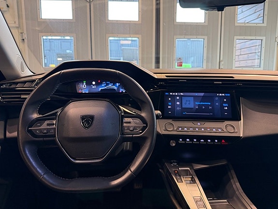Peugeot 308 8 of 24