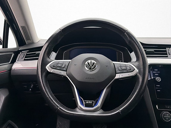 Volkswagen Passat 14 of 30