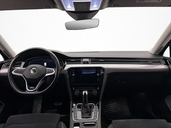 Volkswagen Passat 13 of 30