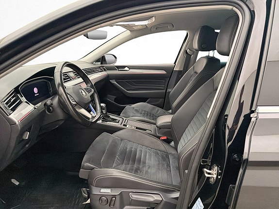 Volkswagen Passat 12 of 30