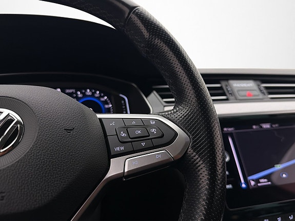 Volkswagen Passat 17 of 30