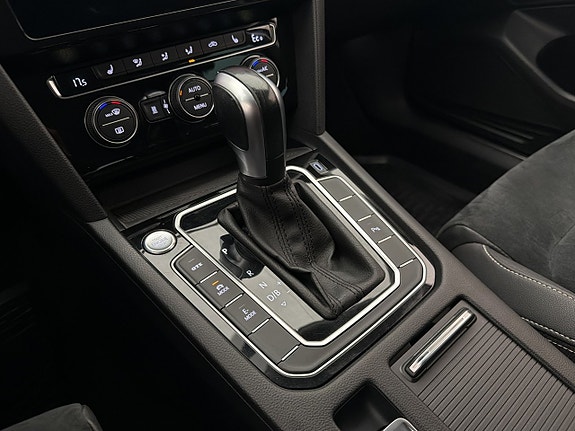 Volkswagen Passat 23 of 30