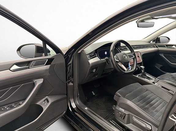 Volkswagen Passat 11 of 30