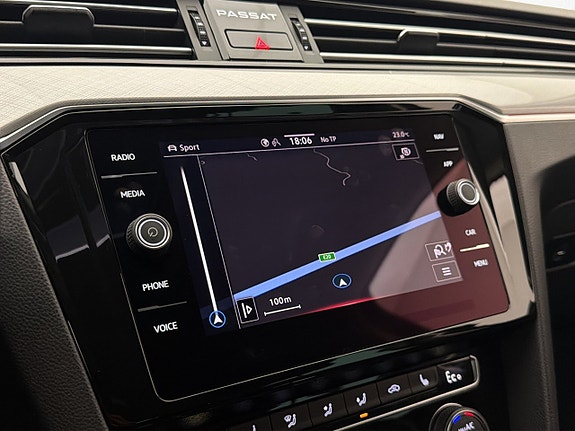 Volkswagen Passat 19 of 30