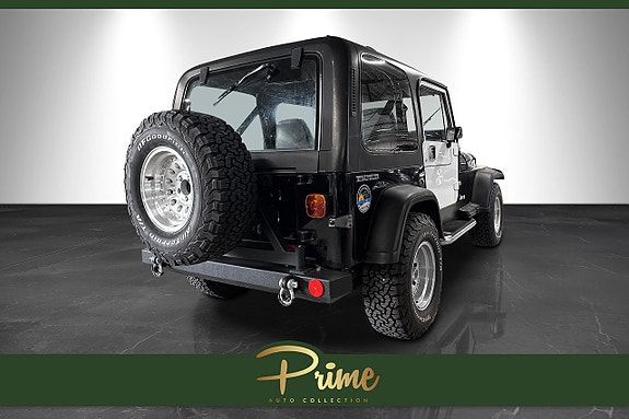 Jeep Wrangler 11 of 19