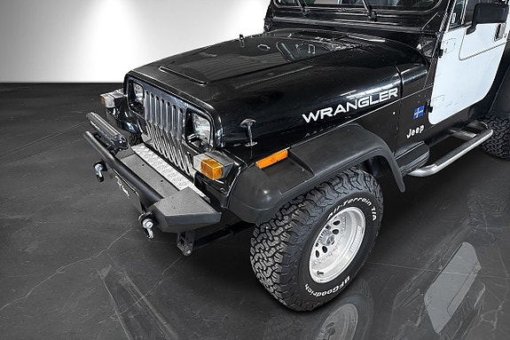 Jeep Wrangler 5 of 19