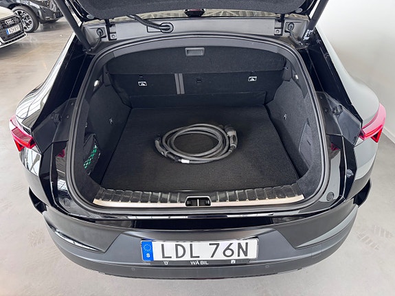 Polestar 4 8 of 23