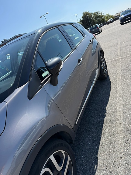 Renault Captur 2 of 10